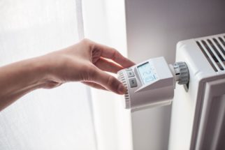 Clever smart meter to control heating in out and out put on a radiator