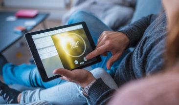 Ipad controlled smart meter adjusting temperature in the home